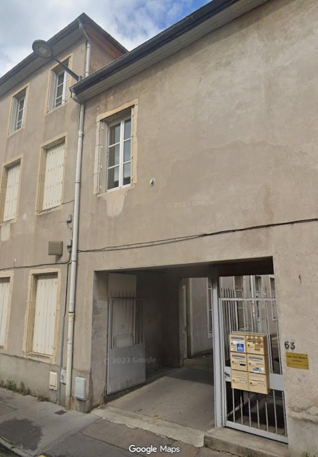 Entrée du 63 rue des Ponts à Nancy, lieu des cours de français