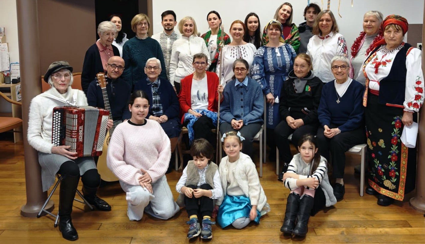Le chœur ukrainien « Kalyna » de Nancy, avec accordéon et guitare